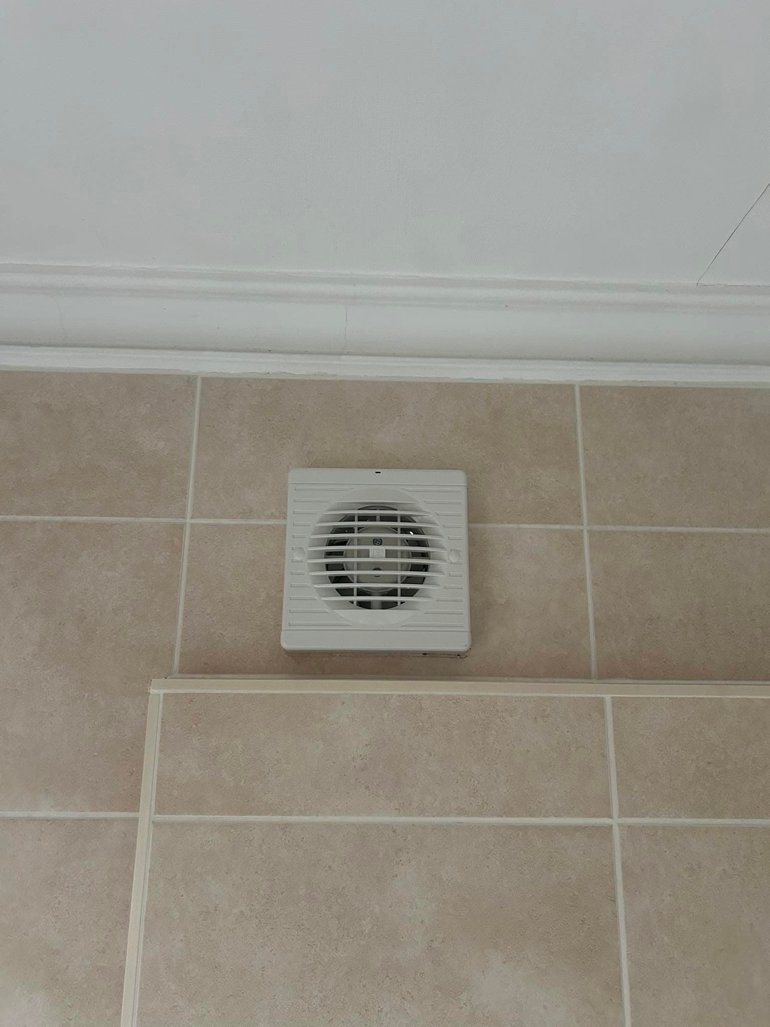 Extractor Fan Replacement - photo 1